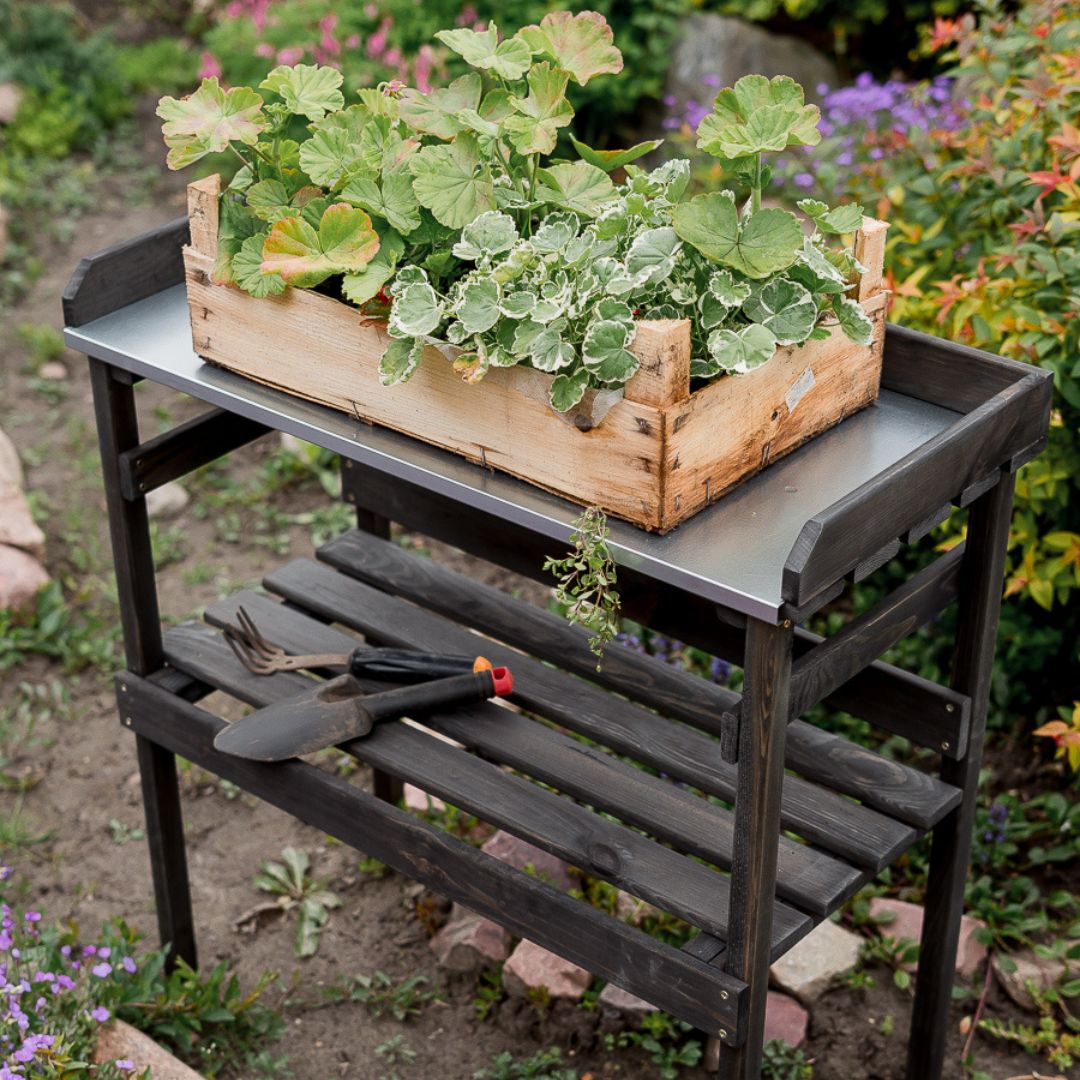 Holz-Pflanzentisch