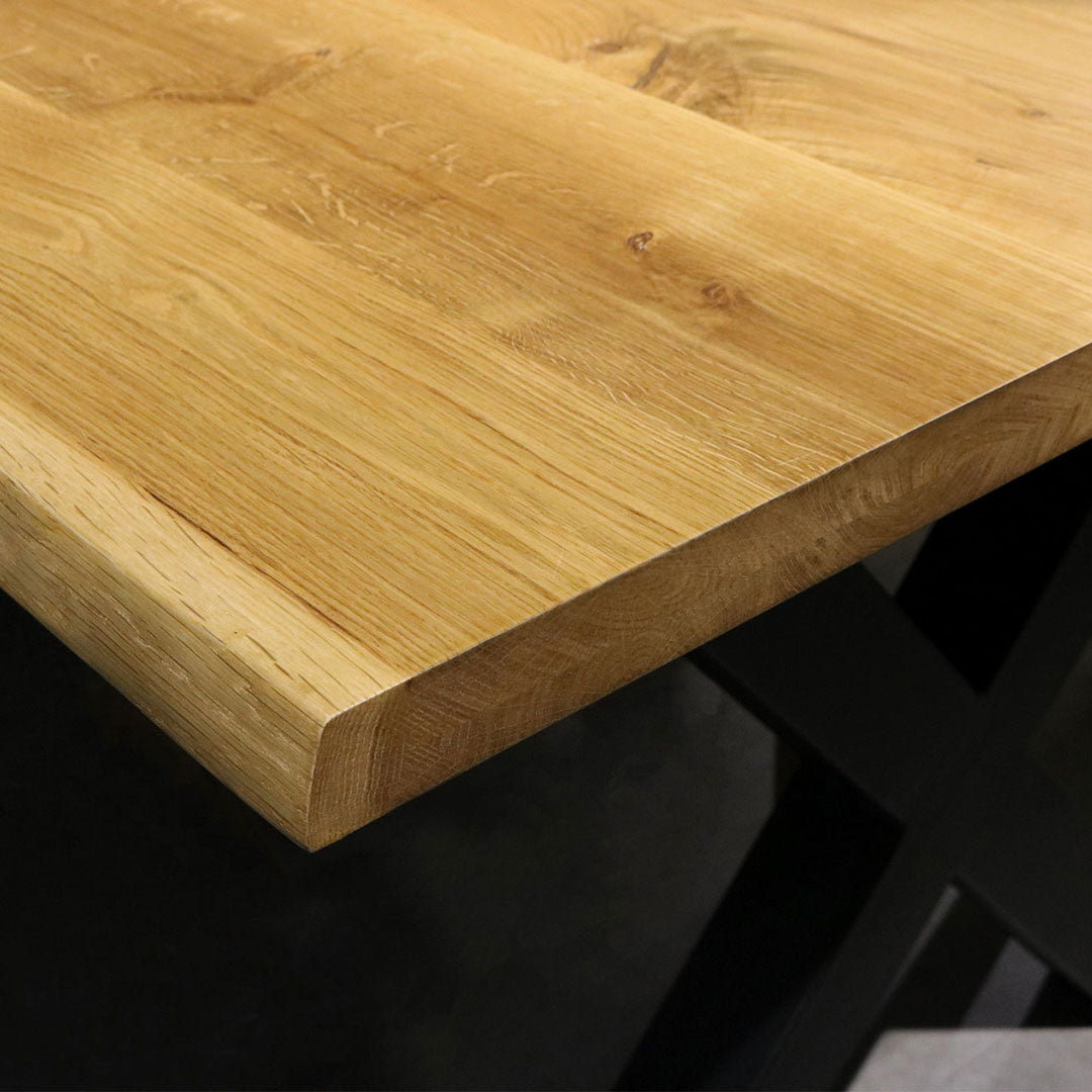 Massivholz Tischplatte aus Eiche mit Baumkante und Aufdopplung am Rand